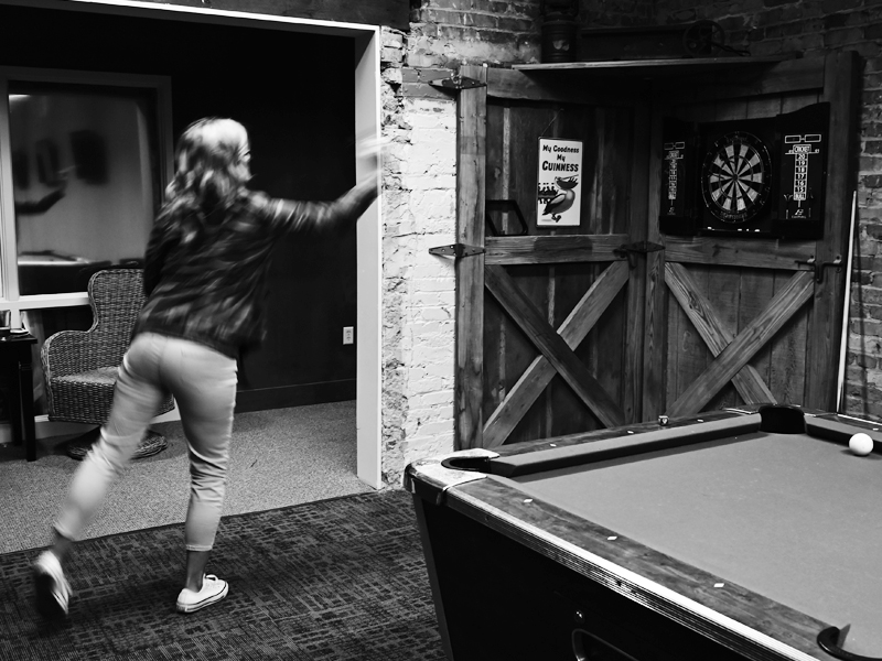 Picture of woman throwing darts